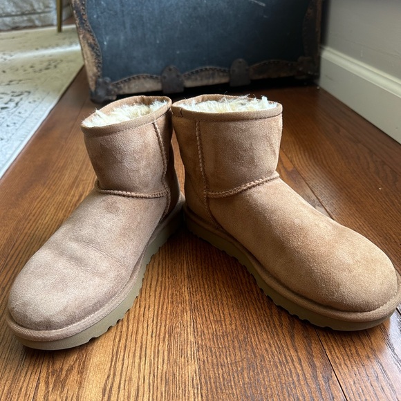UGG Classic Mini II Boots - Picture 14 of 14